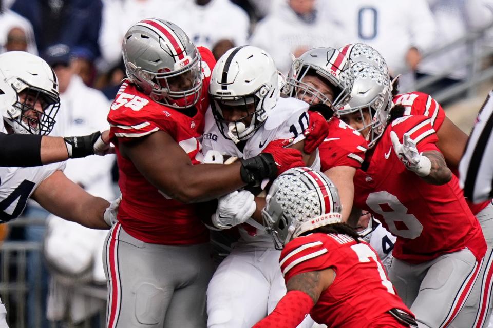 Ohio State defensive tackle Ty Hamilton (58) stops Penn State running back Nicholas Singleton on Saturday.