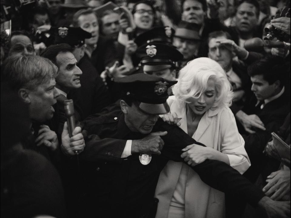 Marilyn (Ana de Armas) fights her way through a crowd in "Blonde."