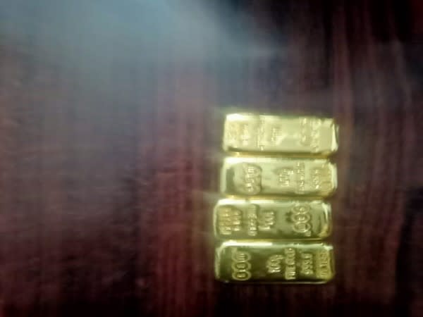 Recovered gold from a passenger at BhubaneswarAirport (Photo/ANI Twitter)