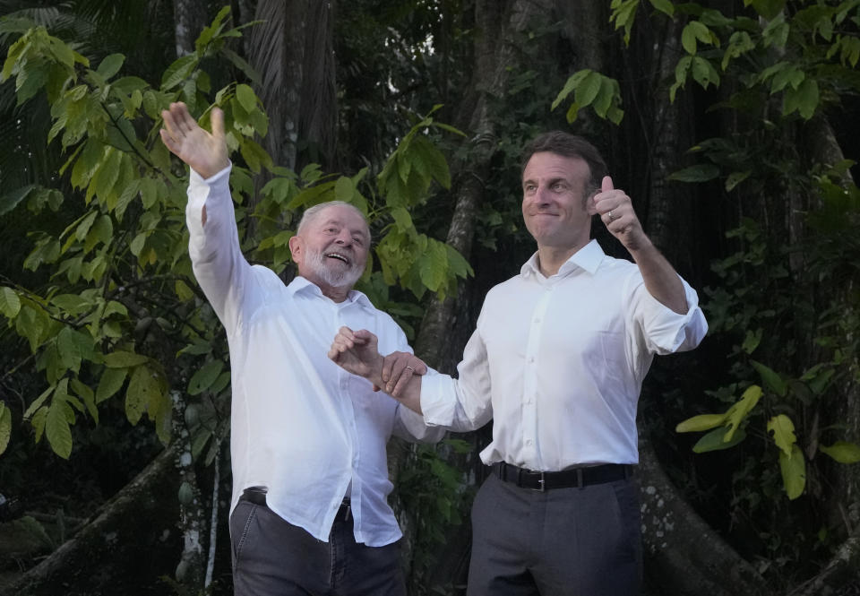 Brazil's President Luiz Inacio Lula da Silva, left, and French President Emmanuel Macron, arrive on Combu Island, near Belem, Para state, Brazil, Tuesday, March 26, 2024. Macron is on a three-day official visit to Brazil. (AP Photo/Eraldo Peres)