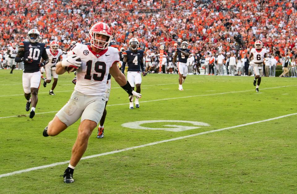 Georgia Bulldogs tight end Brock Bowers (19) runs into the end zone after a catch for the game sealing touchdown as Auburn Tigers take on Georgia Bulldogs at Jordan-Hare Stadium in Auburn, Ala., on Saturday, Sept. 30, 2021. Georgia Bulldogs defeated Auburn Tigers 27-20.