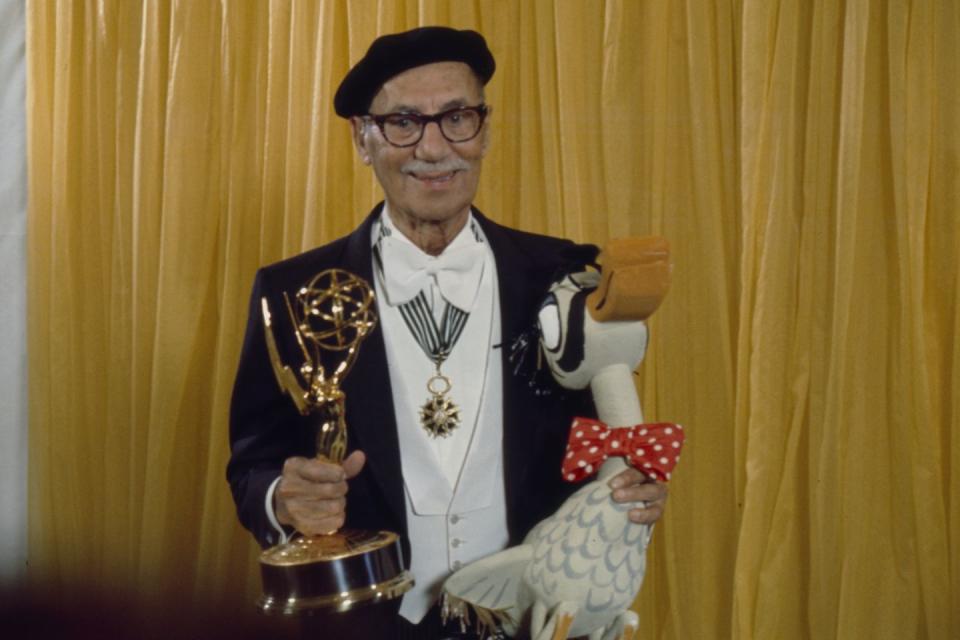 <p>The legendary comedy performer Groucho Marx is holding his Emmy, which he actually received in 1952, at the ceremony of the 27th Emmys.</p>