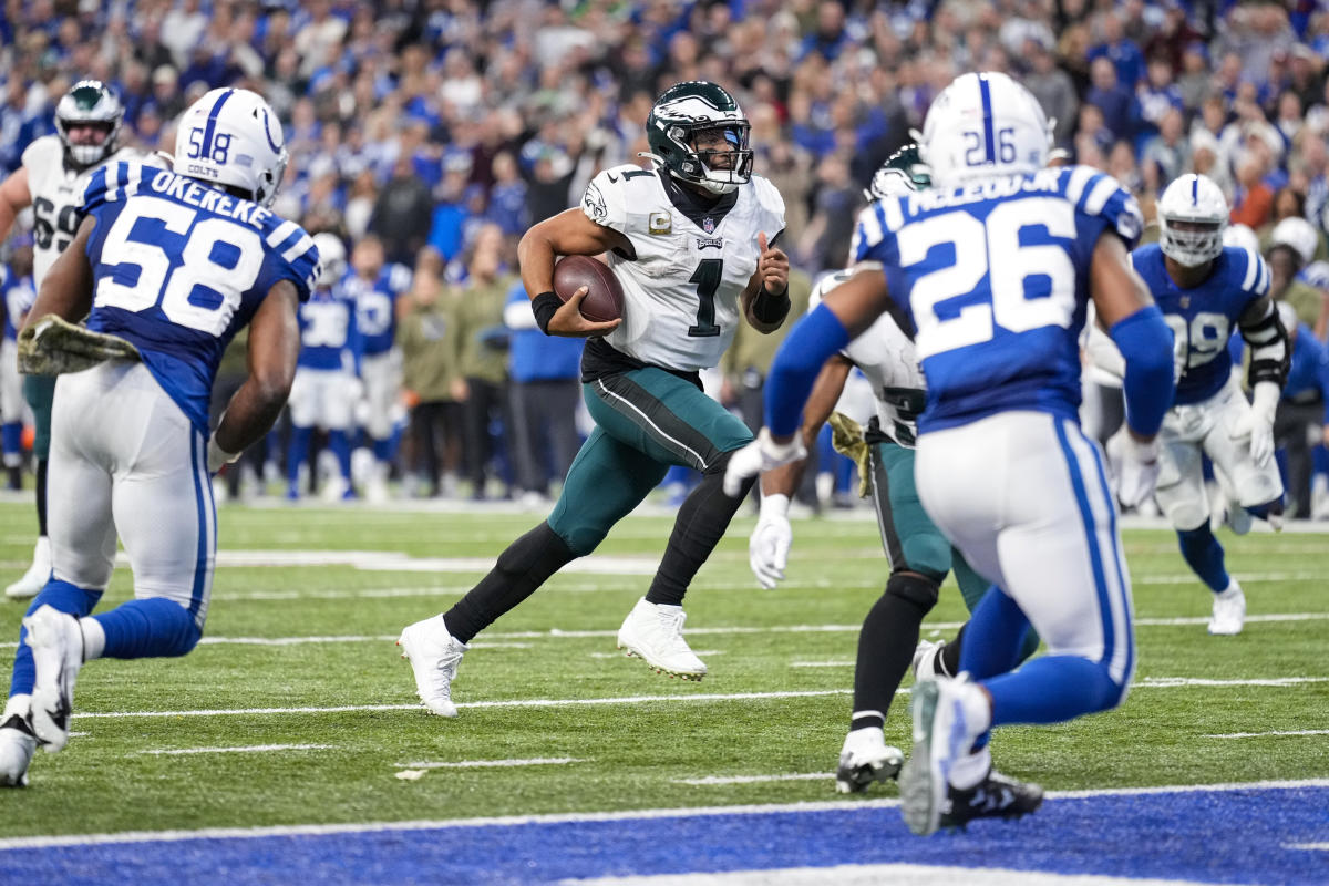 Jalen Hurts' late TD run gives Eagles 17-16 win over Colts - WHYY