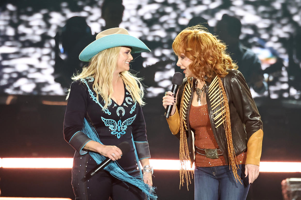 INDIO, CALIFORNIA - APRIL 27: (FOR EDITORIAL USE ONLY) (L-R) Miranda Lambert and Reba McEntire perform at the T-Mobile Mane Stage during the 2024 Stagecoach Festival at Empire Polo Club on April 27, 2024 in Indio, California. (Photo by Amy Sussman/Getty Images for Stagecoach)