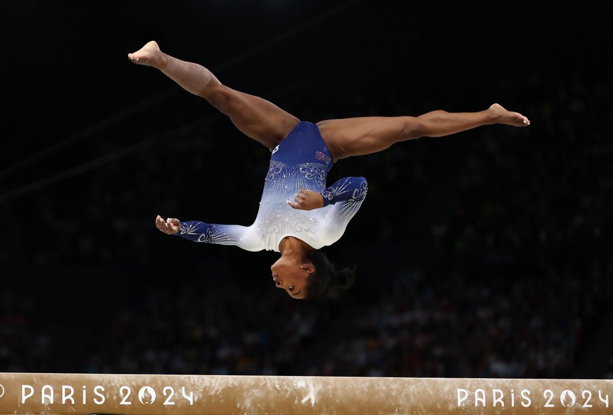 Simone Biles suffers balance beam slip at 2024 Olympics, moves to floor