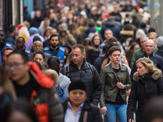 Crowds in search of last-minute gifts 