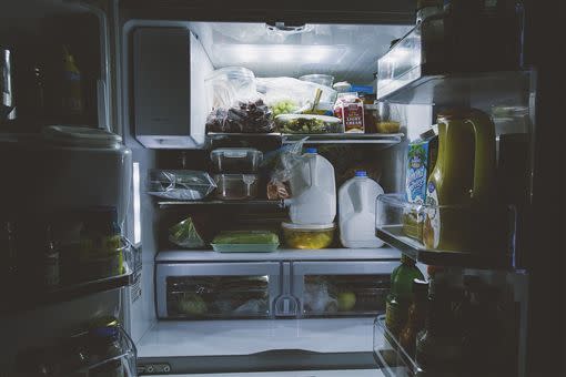 許多民眾會將冰箱當成萬用的儲藏室。（圖／Pixabay）