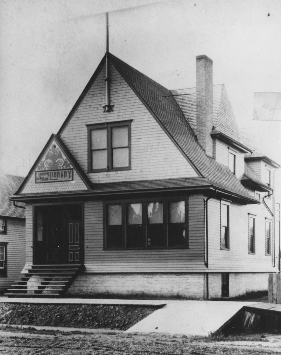 Exterior view of the original Joseph Mann Library in 1891. The building was later used for City Hall.