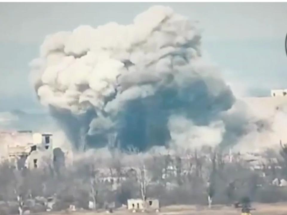A FAB-1500 bomb completely destroys a multistorey building in Krasnohorivka (Telegram)