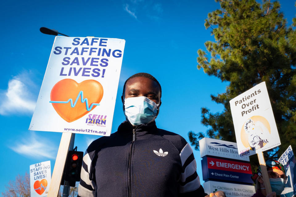 In late 2020, RNs and other health care professionals at the HCA-owned West Hills hospital in California held informational pickets urging the company to improve safety measures.  (SEIU)