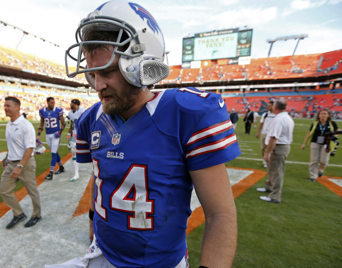 Ryan Fitzpatrick was shirtless at Bills' wild-card game because of course  he was