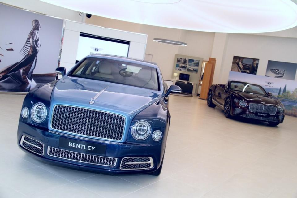 bentley-mulsanne-ewb-w-o-edition-by-mulliner-continental-gt-convertible