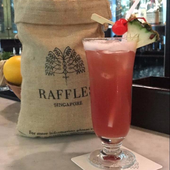 Have a Singapore Sling at 'The Long Bar'