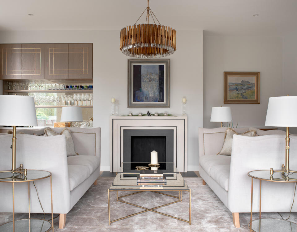 2. OPT FOR A NEUTRAL SCHEME BASED AROUND SYMMETRY