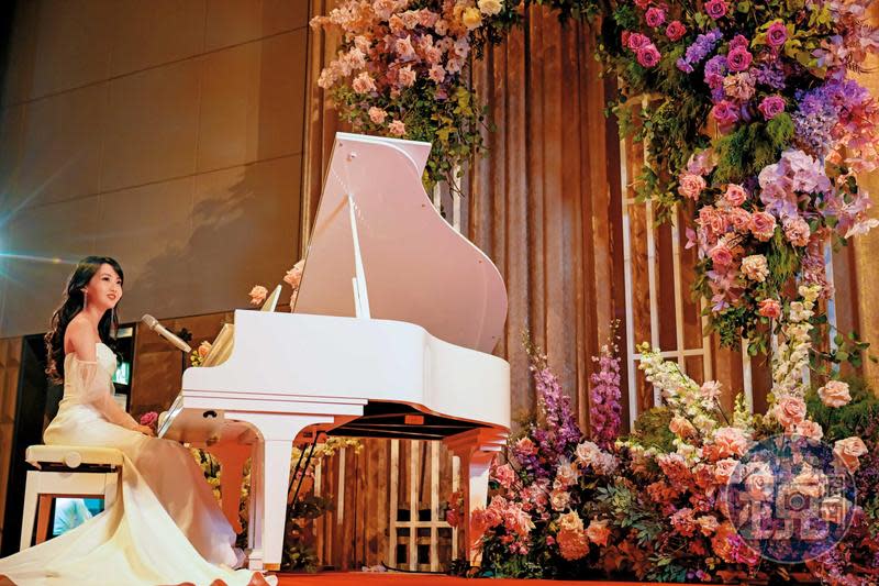 林知延的新婚妻子林俋賢不僅是高材生，還會彈鋼琴、吹直笛。（板橋林家提供）