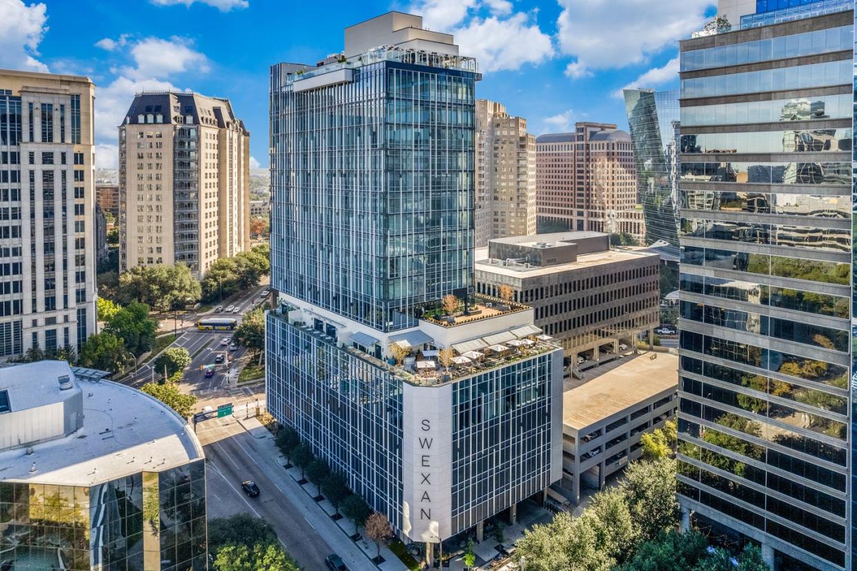 high rise hotel in downtown dallas