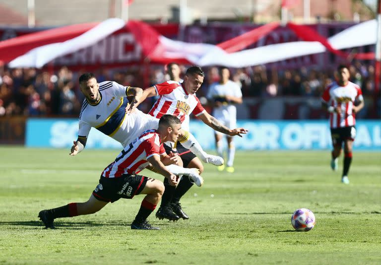 Escena del partido que disputan Barracas Central y Boca Juniors