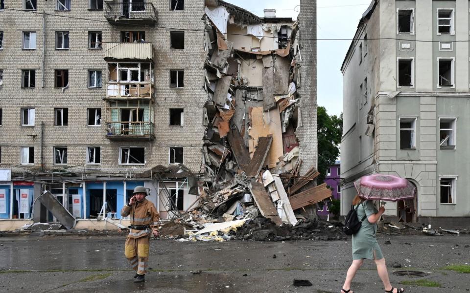 Russian missile destroys building in Kharkiv - AFP