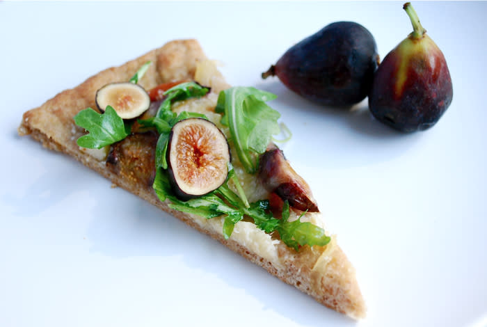 Fresh Fig and Arugula Pizza