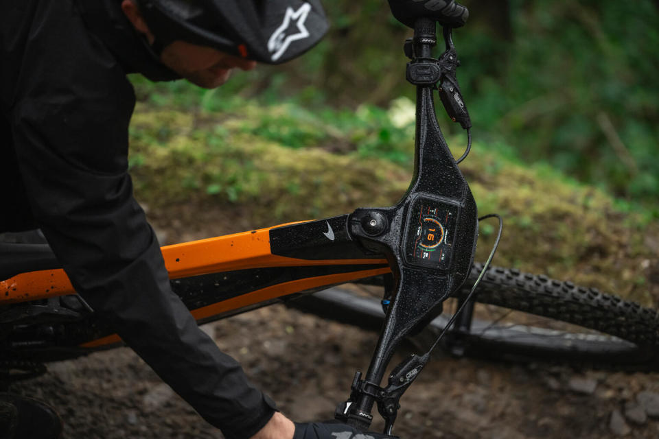 digital display on mclaren extreme 600 e-mountain bike