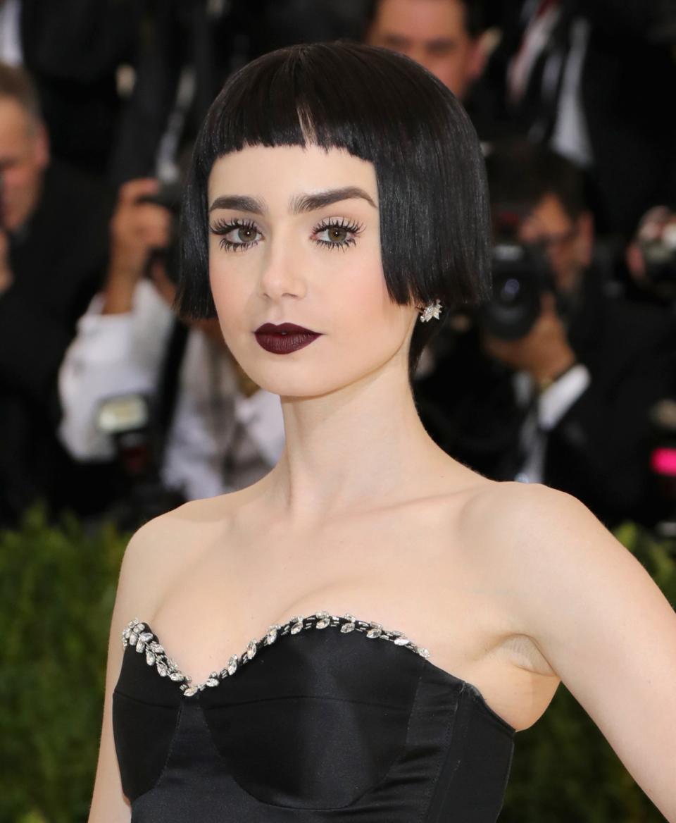 <p>Collins really embraced the Met Gala <a rel="nofollow noopener" href="http://www.vogue.com/tag/designer/rei-kawakubo?mbid=synd_yahoolife" target="_blank" data-ylk="slk:Rei Kawakubo;elm:context_link;itc:0;sec:content-canvas" class="link ">Rei Kawakubo</a>/<a rel="nofollow noopener" href="http://www.vogue.com/fashion-shows/designer/comme-des-garcons?mbid=synd_yahoolife" target="_blank" data-ylk="slk:Comme des Garçons;elm:context_link;itc:0;sec:content-canvas" class="link ">Comme des Garçons</a> theme with her jet-black blunt bangs and bob, spidery lashes, and dark lips. (Photo: Getty Images) </p>