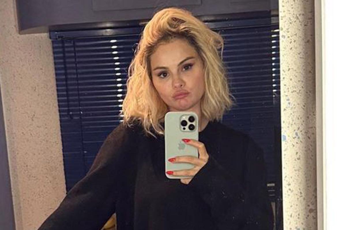 Selena Gomez sneaked a blonde-haired photo into her Paris Instagram photo dump