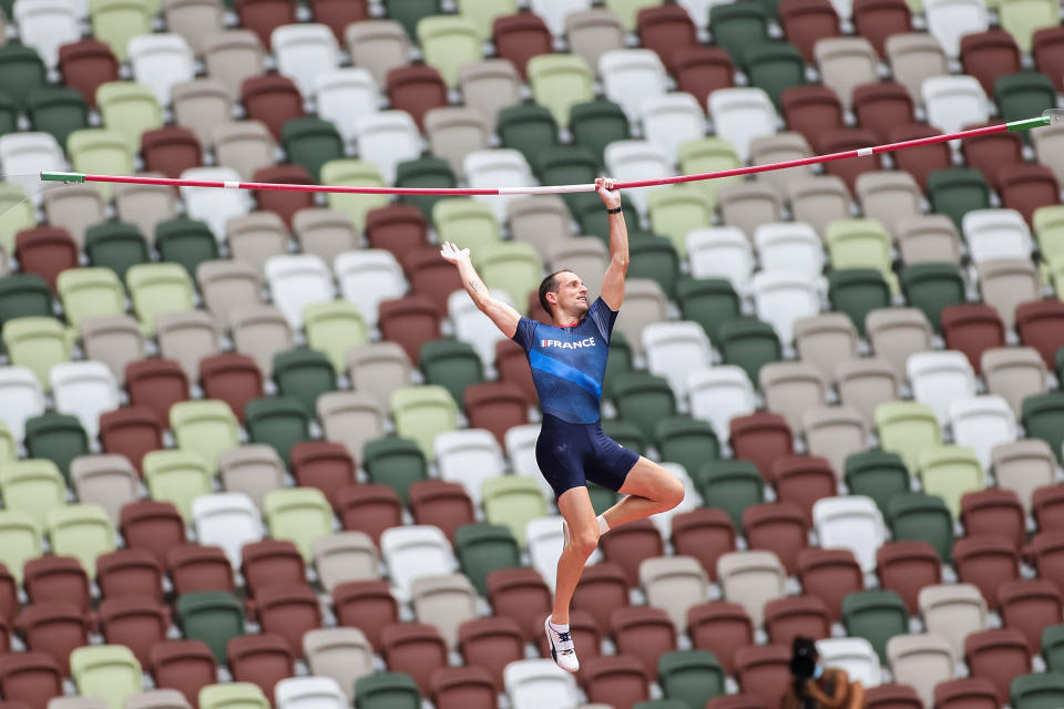 <p>TOKYO, JAPAN - JULY 31: Renaud Lavillenie of Team France competes in the Men's Pole Vault Qualification on day eight of the Tokyo 2020 Olympic Games at Olympic Stadium on July 31, 2021 in Tokyo, Japan. (Photo by David Ramos/Getty Images)</p> 