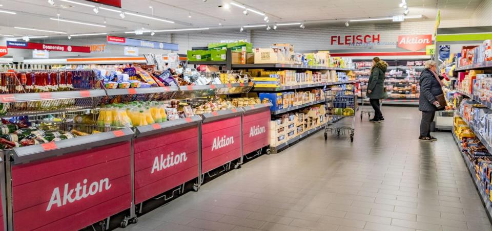 PHOTO: Customers shop in an ALDI discount supermarket, Feb. 22, 2024, in Hamburg, Germany. (Markus Scholz/picture alliance via Getty Images)