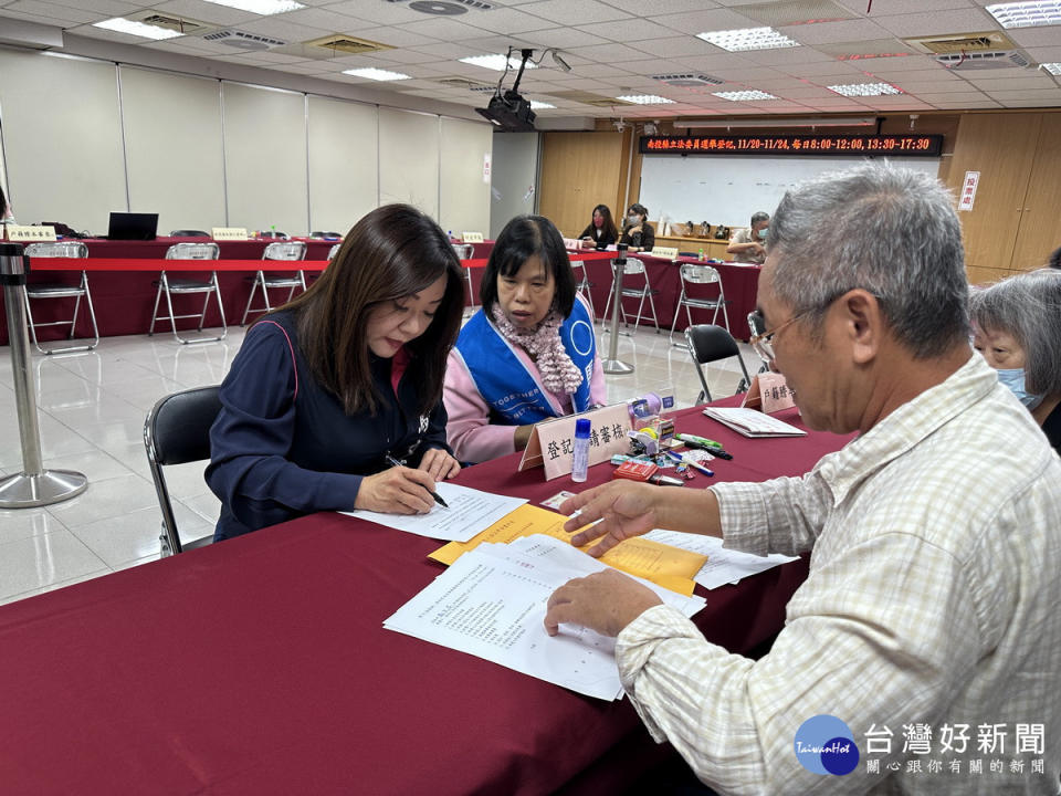 馬文君登記參選南投縣第一選區立委。（記者扶小萍攝）