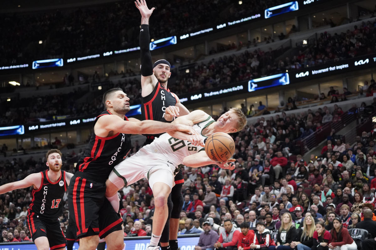 Bulls' DeMar DeRozan takes exception with Bobby Portis Jr., officiating following loss - Yahoo Sports