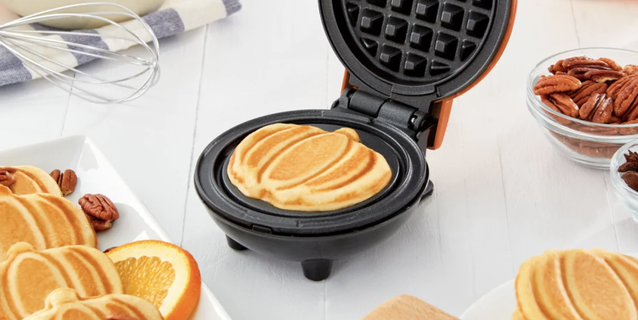 dash pumpkin mini waffle maker