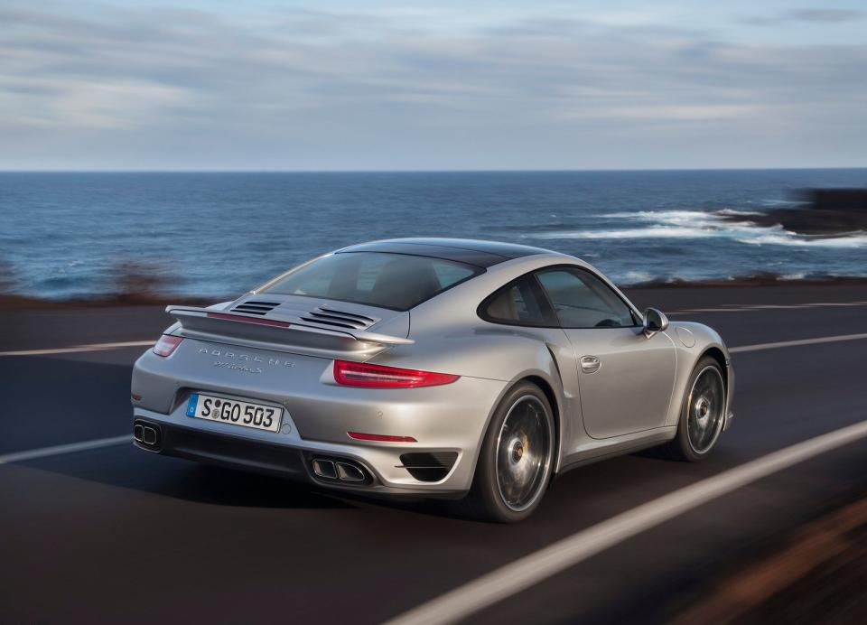 四輪驅動、主動空力套件、後輪轉向…991 Turbo S又穩又快又好開。