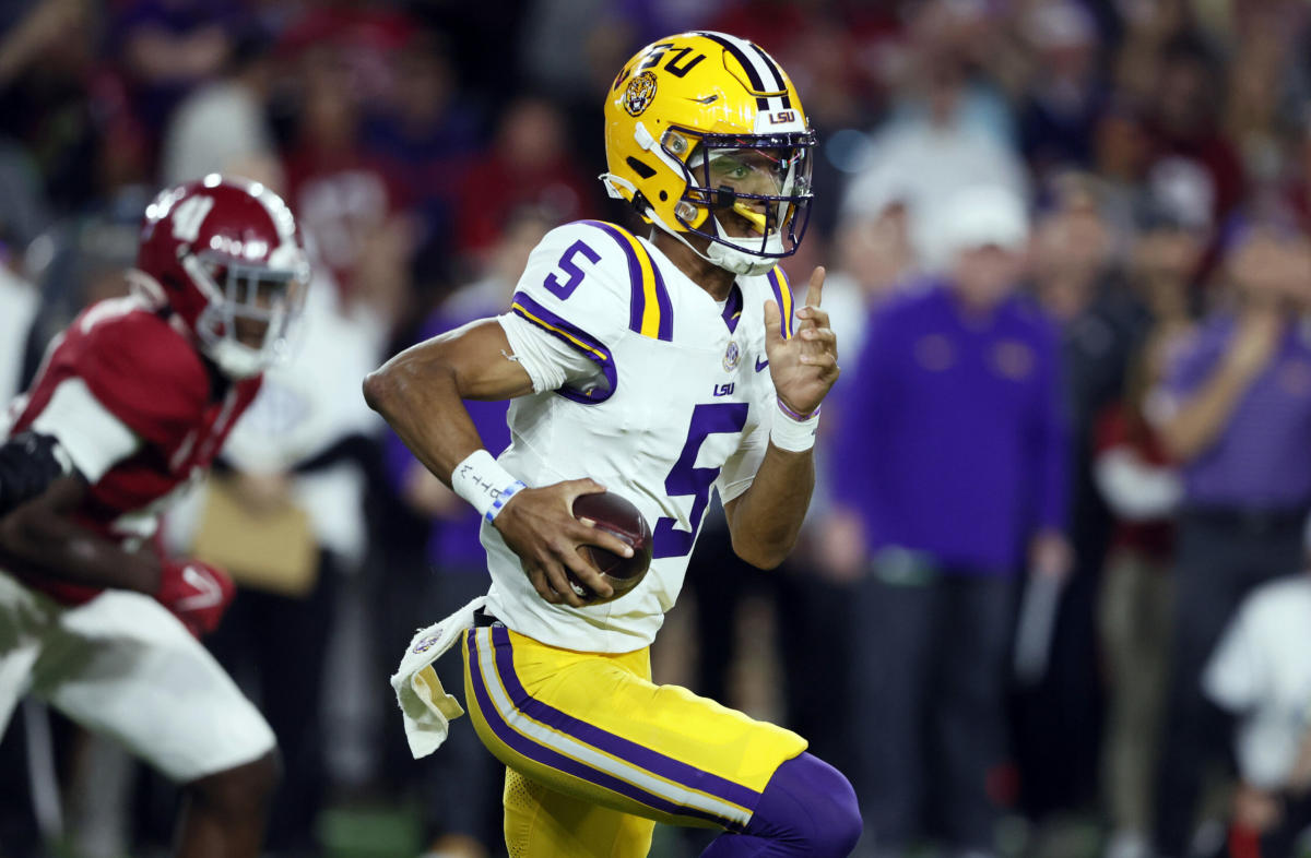 LSU’s Jayden Daniels leads college QBs in PFF grade - Yahoo Sports