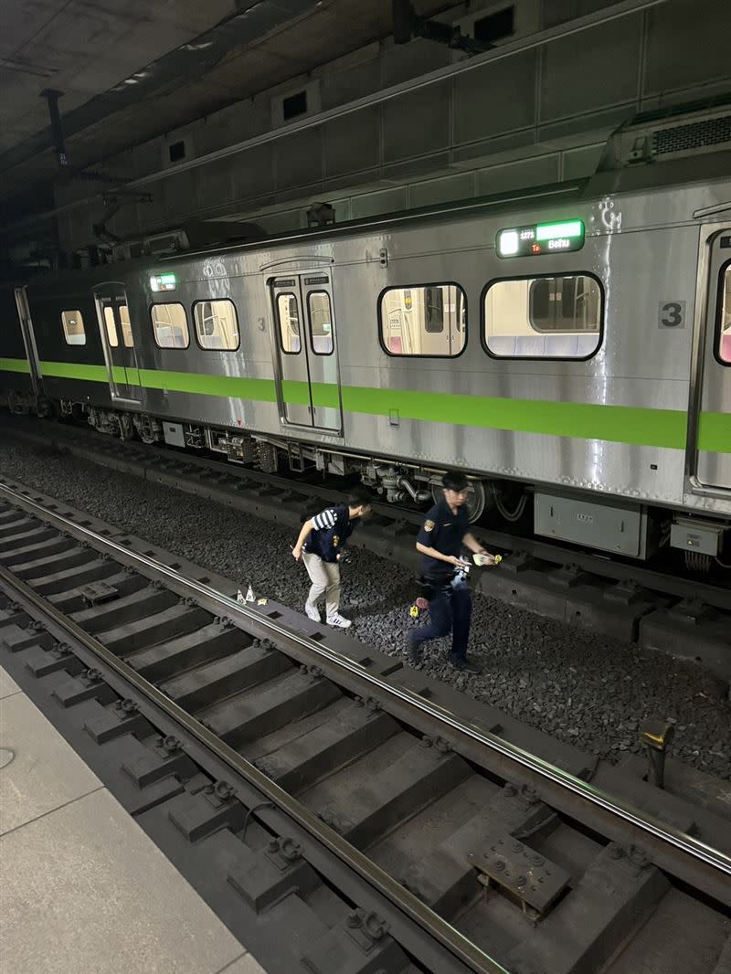 Un accident choquant s'est produit à la gare de Songshan des chemins de fer de Taiwan. (Photo/Fourni par la police ferroviaire)