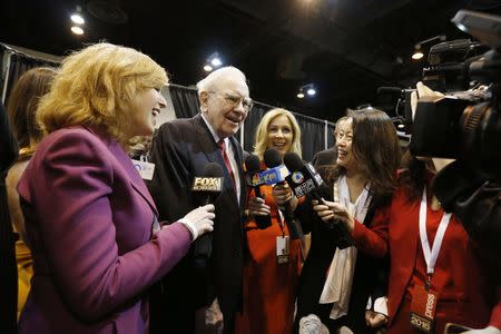 Warren Buffett walks out to tour the exhibit hall during the Berkshire Hathaway Annual Shareholders Meeting at the CenturyLink Center in Omaha, Nebraska, U.S. April 30, 2016. REUTERS/Ryan Henriksen