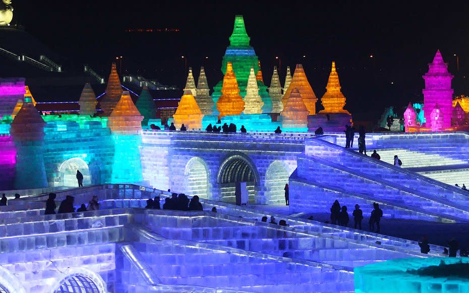 <p>The 2017 Harbin Ice and Snow World began trialoperations December 21, which has attracted tens of thousands of tourists to take pictures here.</p>