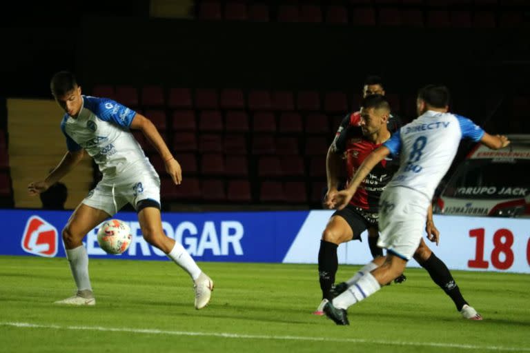 Godoy Cruz y Colón de Santa Fe, en un duelo entretenido