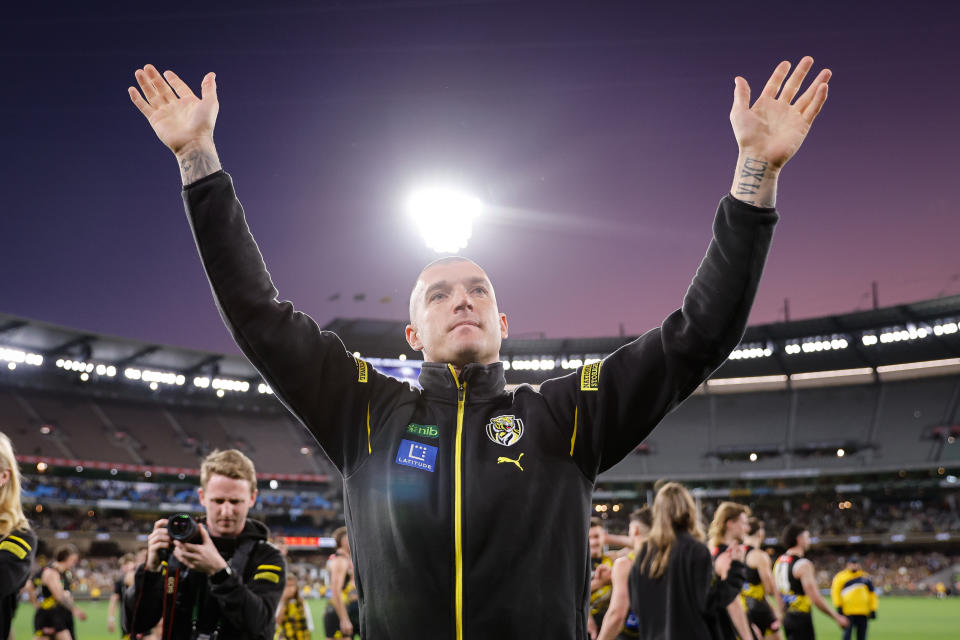 Richmond legend Dustin Martin waves goodbye to the fans.