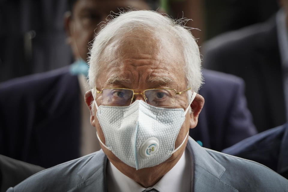 Former Malaysian Prime Minister Najib Razak wearing a face mask arrives at court house in Kuala Lumpur, Malaysia, Thursday, June 4, 2020. Closing arguments are expected in the first corruption trial of him linked to the multibillion-dollar looting of the 1MDB state investment fund. (AP Photo/Vincent Thian)