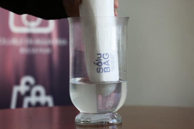 Bolsas solubles en agua, receta contra la contaminación por plástico