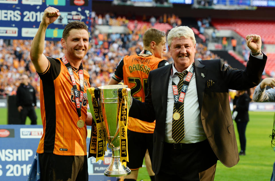 Britain Soccer Football - Hull City v Sheffield Wednesday - Sky Bet Football League Championship Play-Off Final - Wembley Stadium - 28/5/16 Hull City manager Steve Bruce and Alex Bruce celebrate with the trophy after winning promotion back to the Premier League Action Images via Reuters / Tony O'Brien Livepic EDITORIAL USE ONLY. No use with unauthorized audio, video, data, fixture lists, club/league logos or "live" services. Online in-match use limited to 45 images, no video emulation. No use in betting, games or single club/league/player publications. Please contact your account representative for further details.