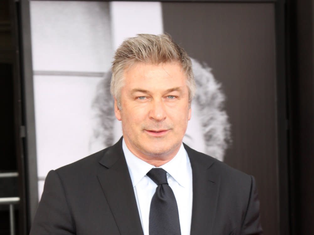 Alec Baldwin weist sämtliche Schuld an der "Rust"-Tragödie von sich. (Bild: Kathy Hutchins/Shutterstock.com)