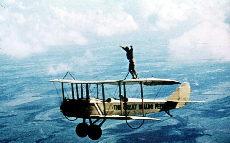 A wing-walking scene from The Great Waldo Pepper - Alamy