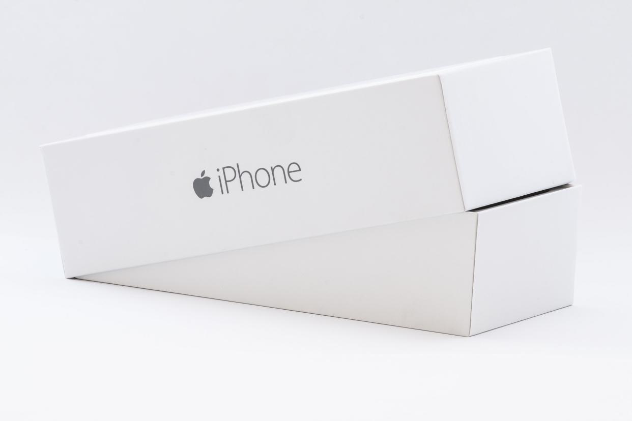 empty iphone box