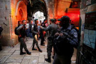 Israeli security forces stand near the site where an Israeli was wounded in a stabbing attack in Jerusalem’s Old City, Israeli Police said, March 18, 2018. REUTERS/Ammar Awad