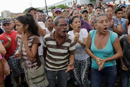 People shout during a protest over food shortage and against Venezuela's government in Caracas, Venezuela June 14, 2016. REUTERS/Marco Bello