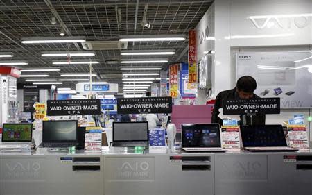 A shopper looks at Sony Corp's Vaio PCs at an electronics retail store in Tokyo February 5, 2014. REUTERS/Yuya Shino