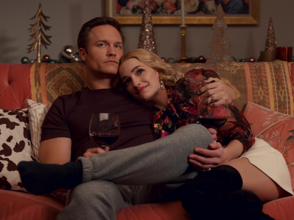 Scott Porter and Brianne Howey in "Ginny & Georgia" season two.