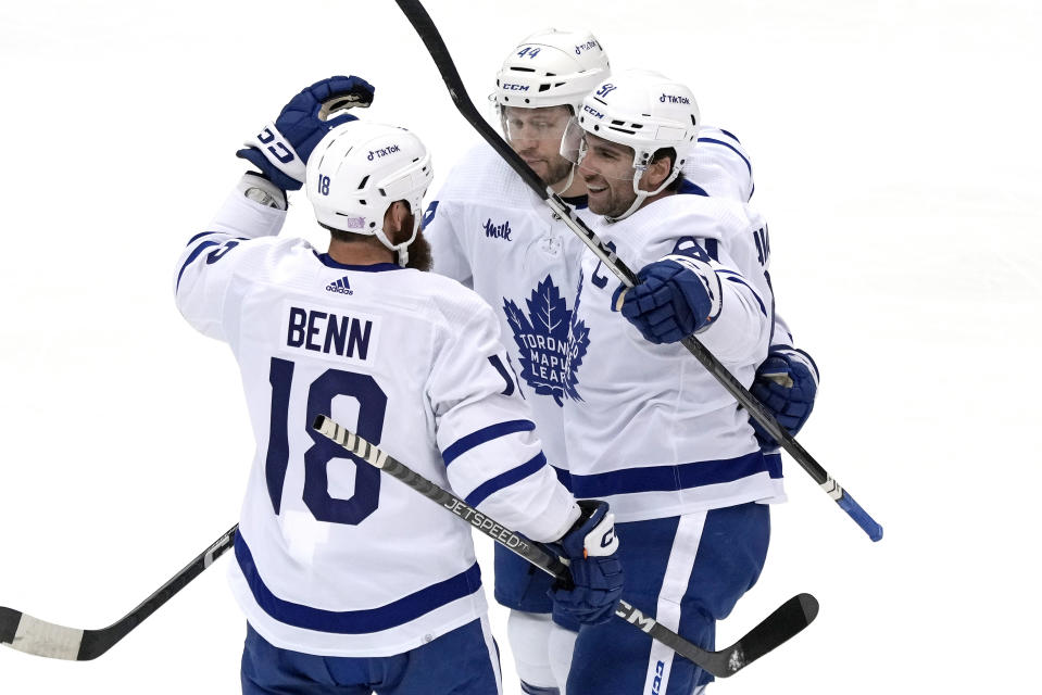 Toronto Maple Leafs' John Tavares, right, celebrates his goal against the Pittsburgh Penguins during the first period of an NHL hockey game in Pittsburgh, Tuesday, Nov. 15, 2022. (AP Photo/Gene J. Puskar)