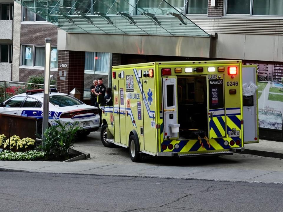 Police arrested a man in connection with a stabbing in downtown Montreal Sunday.     (Mathieu Wagner/Radio-Canada - image credit)